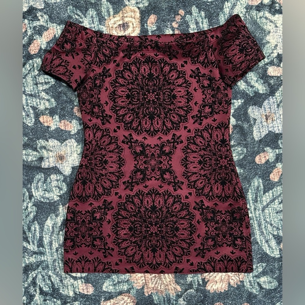3/$15 Bailey Blue Maroon and Black Flocked Velvet Fitted Top (S)